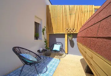 Vrbnik Villa for 6 Guests with Heated Infinity Pool