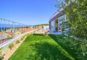 Vrbnik Villa for 6 Guests with Heated Infinity Pool