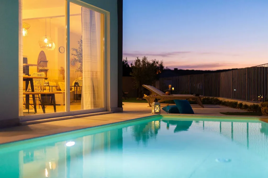 Vrbnik Villa for 6 Guests with Heated Infinity Pool