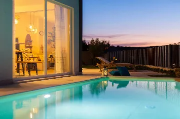 Vrbnik Villa for 6 Guests with Heated Infinity Pool