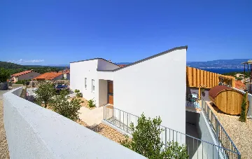 Vrbnik Villa for 6 Guests with Heated Infinity Pool