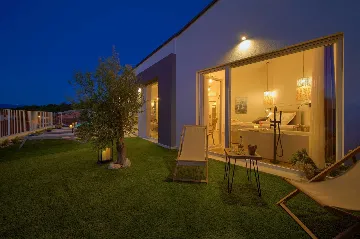 Vrbnik Villa for 6 Guests with Heated Infinity Pool