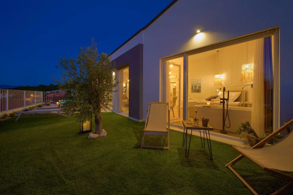 Vrbnik Villa for 6 Guests with Heated Infinity Pool