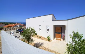 Vrbnik Villa for 6 Guests with Heated Infinity Pool