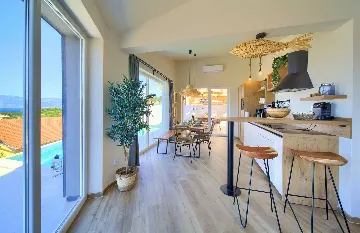 Vrbnik Villa for 6 Guests with Heated Infinity Pool