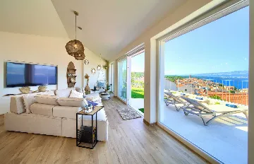 Vrbnik Villa for 6 Guests with Heated Infinity Pool