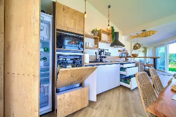 Vrbnik Villa for 6 Guests with Heated Infinity Pool