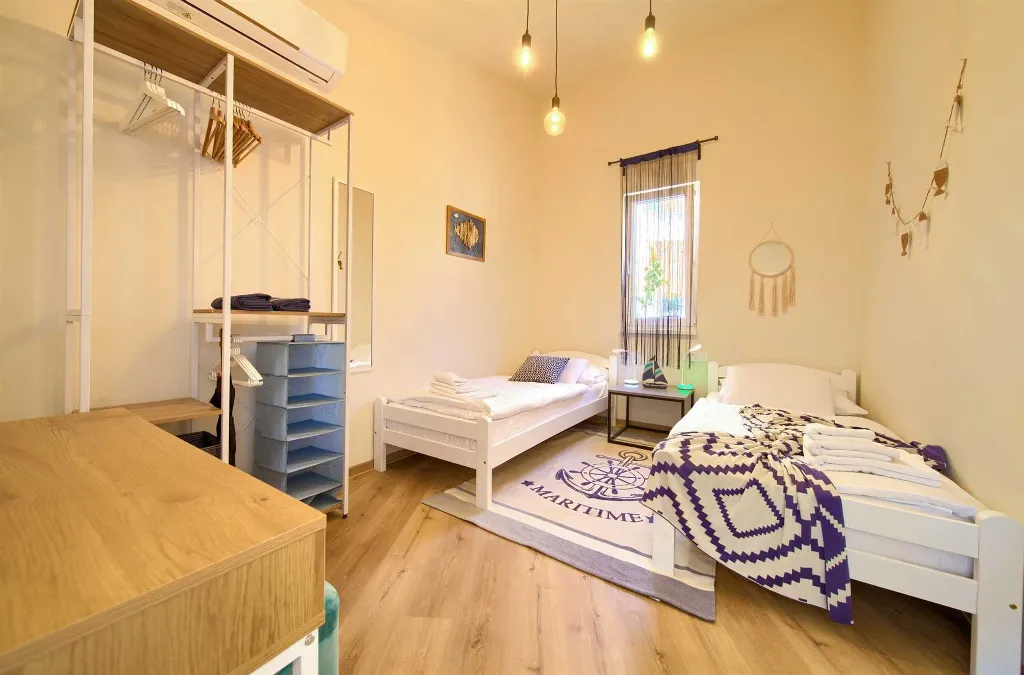 Vrbnik Villa for 6 Guests with Heated Infinity Pool