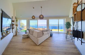 Vrbnik Villa for 6 Guests with Heated Infinity Pool