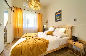 Vrbnik Villa for 6 Guests with Heated Infinity Pool