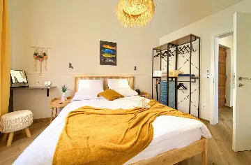 Vrbnik Villa for 6 Guests with Heated Infinity Pool