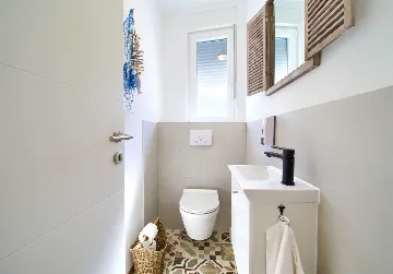 Vrbnik Villa for 6 Guests with Heated Infinity Pool