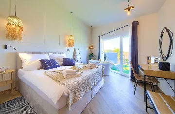 Vrbnik Villa for 6 Guests with Heated Infinity Pool