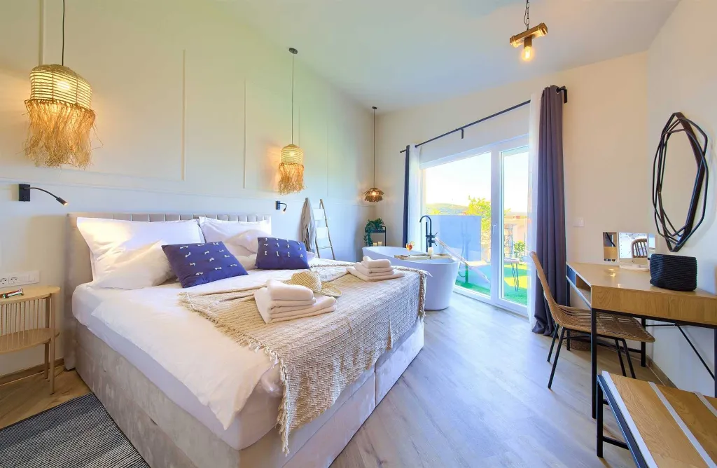 Vrbnik Villa for 6 Guests with Heated Infinity Pool