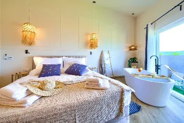 Vrbnik Villa for 6 Guests with Heated Infinity Pool