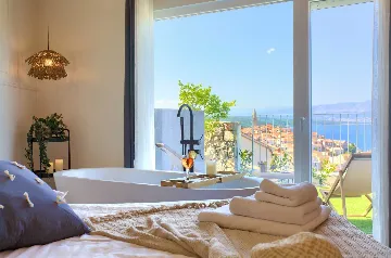 Vrbnik Villa for 6 Guests with Heated Infinity Pool