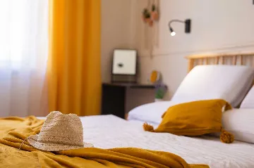 Vrbnik Villa for 6 Guests with Heated Infinity Pool