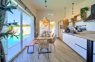 Vrbnik Villa for 6 Guests with Heated Infinity Pool