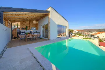 Vrbnik Villa for 6 Guests with Heated Infinity Pool