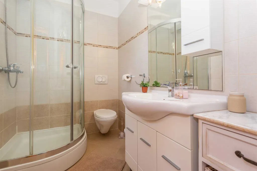 Villa with Pool for 6 in Rasopasno