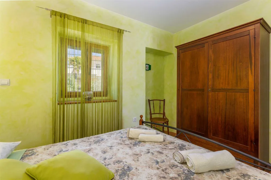 Villa with Pool for 6 in Rasopasno