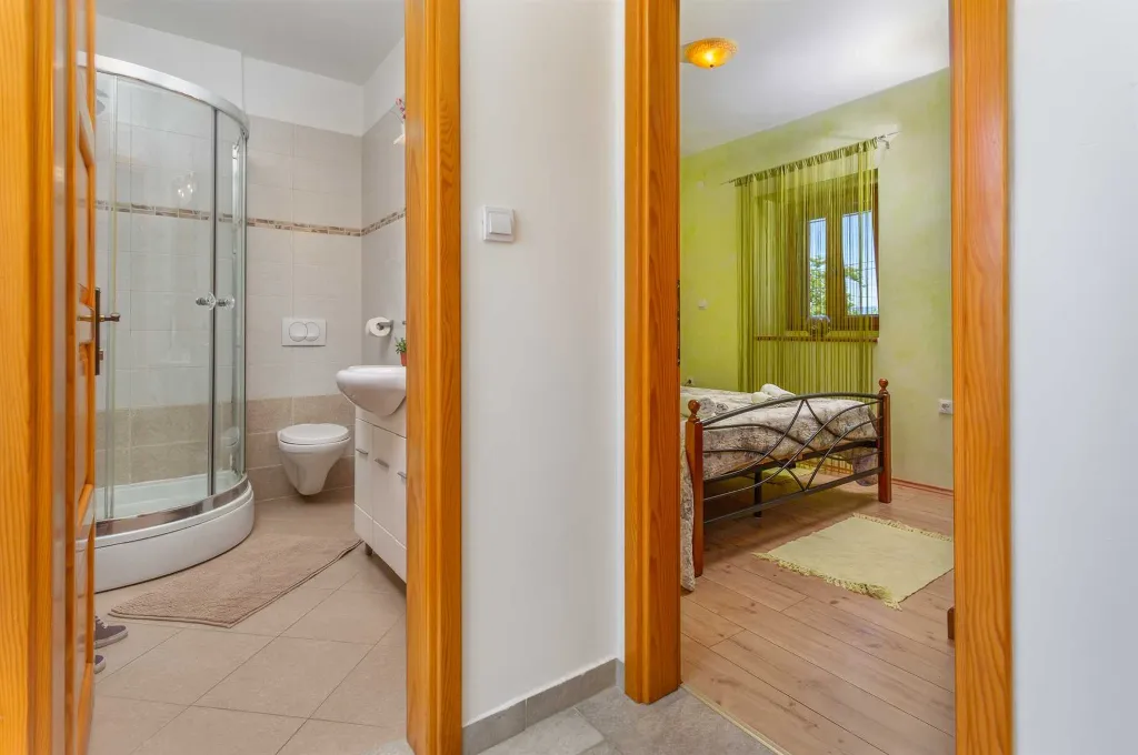 Villa with Pool for 6 in Rasopasno