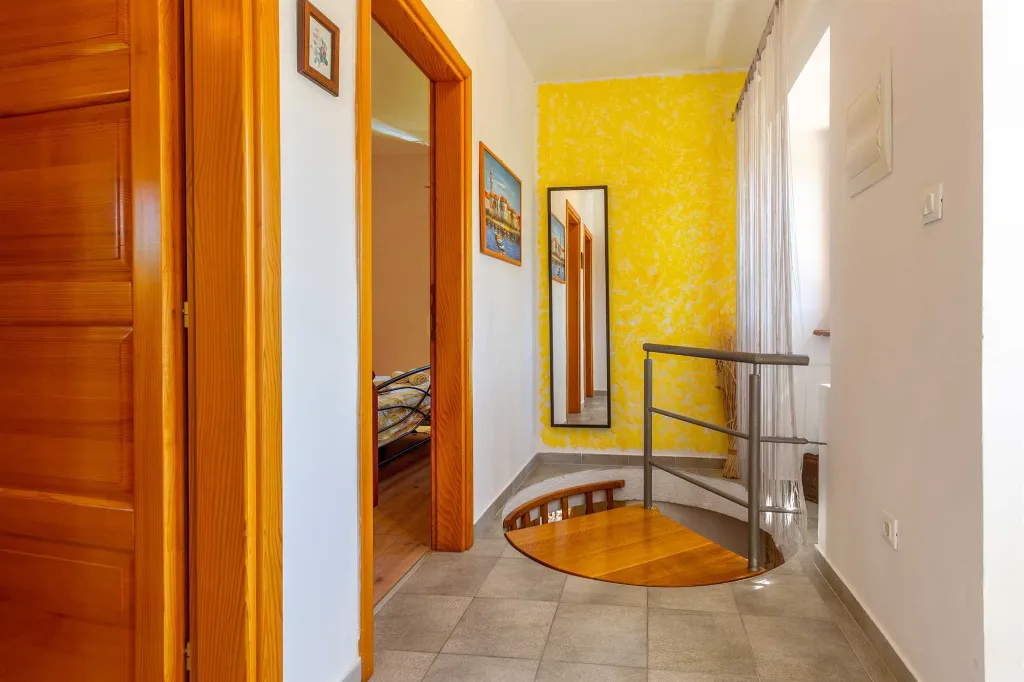Villa with Pool for 6 in Rasopasno