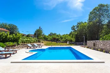 Villa with Pool for 6 in Rasopasno