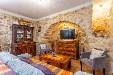 Villa with Pool for 6 in Rasopasno