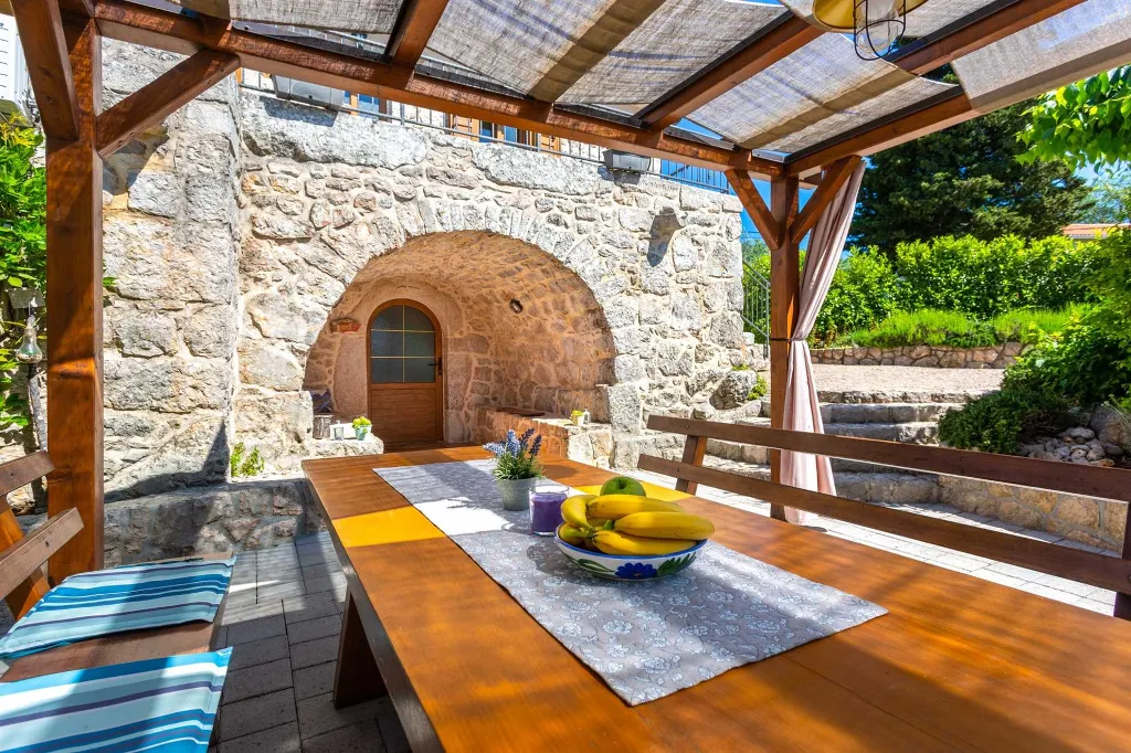 Villa with Pool for 6 in Rasopasno