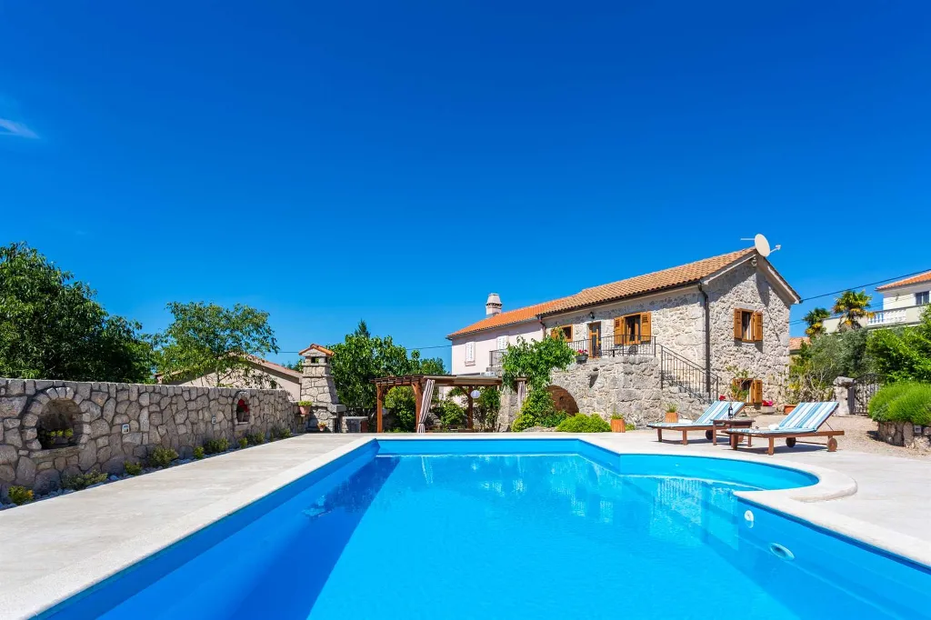 Villa with Pool for 6 in Rasopasno