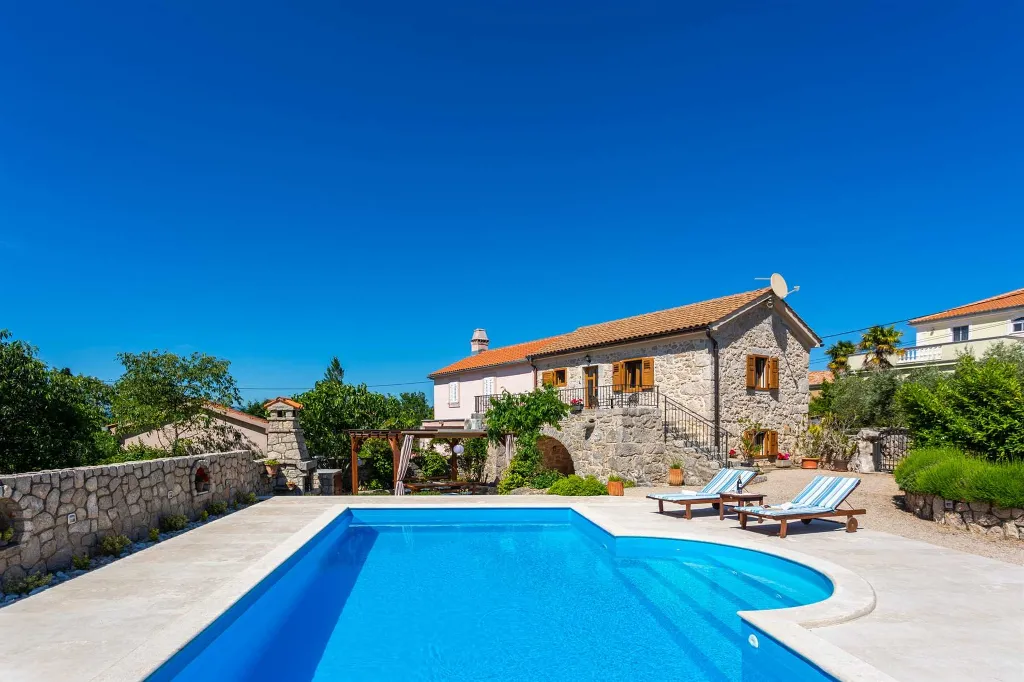 Villa with Pool for 6 in Rasopasno