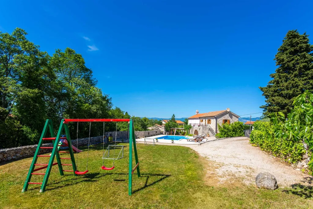 Villa with Pool for 6 in Rasopasno