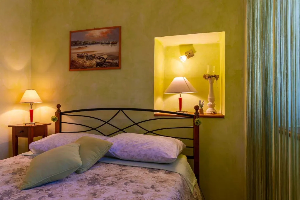 Villa with Pool for 6 in Rasopasno