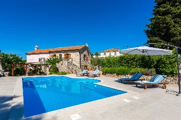 Villa with Pool for 6 in Rasopasno