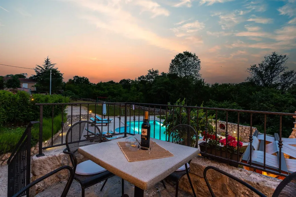 Villa with Pool for 6 in Rasopasno