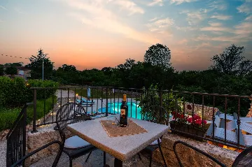 Villa with Pool for 6 in Rasopasno