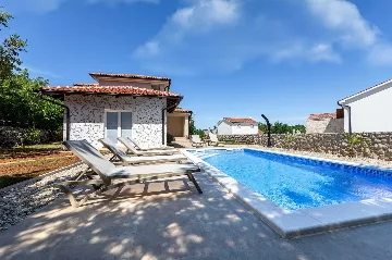 Four-Bedroom Villa with Pool in Rasopasno