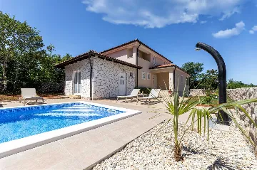 Four-Bedroom Villa with Pool in Rasopasno