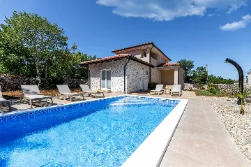 Four-Bedroom Villa with Pool in Rasopasno