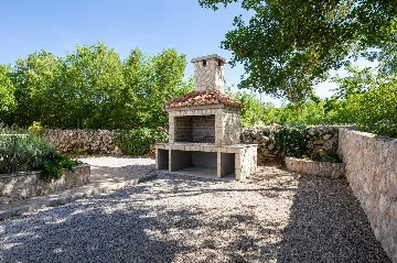 Four-Bedroom Villa with Pool in Rasopasno