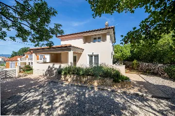 Four-Bedroom Villa with Pool in Rasopasno