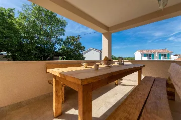 Four-Bedroom Villa with Pool in Rasopasno