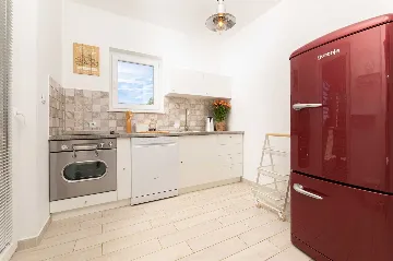 Four-Bedroom Villa with Pool in Rasopasno