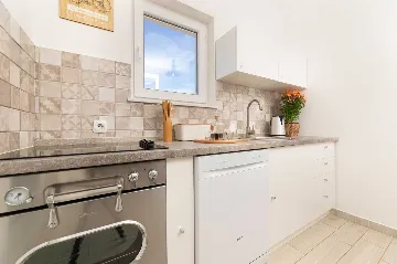 Four-Bedroom Villa with Pool in Rasopasno