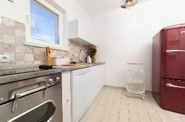 Four-Bedroom Villa with Pool in Rasopasno