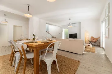 Four-Bedroom Villa with Pool in Rasopasno