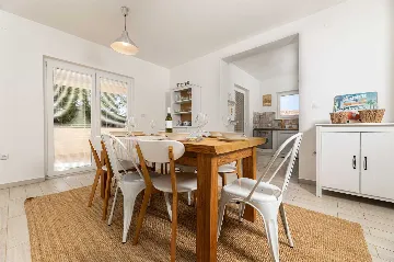 Four-Bedroom Villa with Pool in Rasopasno