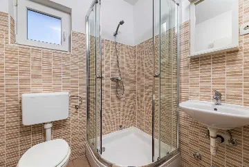 Four-Bedroom Villa with Pool in Rasopasno