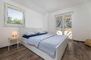 Four-Bedroom Villa with Pool in Rasopasno